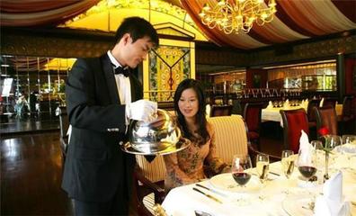 學(xué)習(xí)不好長(zhǎng)大就當(dāng)服務(wù)員？做餐飲的太冤了！