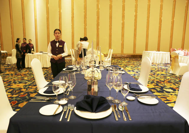 弘揚工匠精神，彰顯服務情懷——餐飲服務技能比武側記